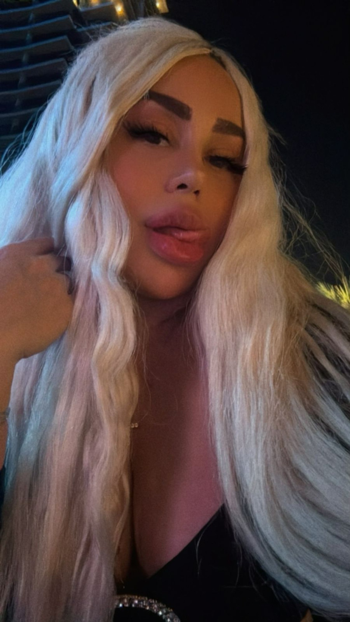 Профессионалка Eteri 32 лет исполнит минет без резинки и позовет в гости