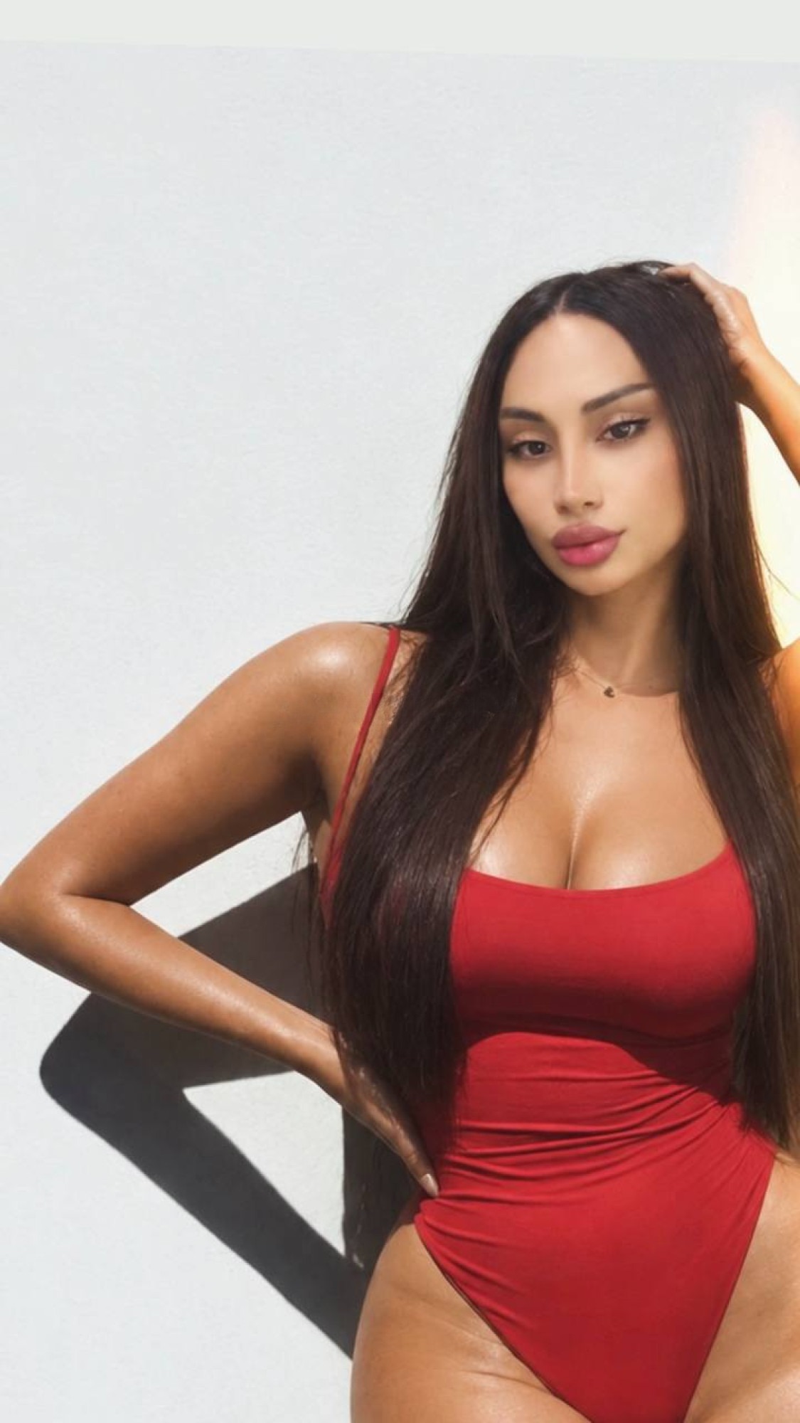 Индивидуалка Mariam с 3 размером груди сделает нежно госпожа и пригласит к себе